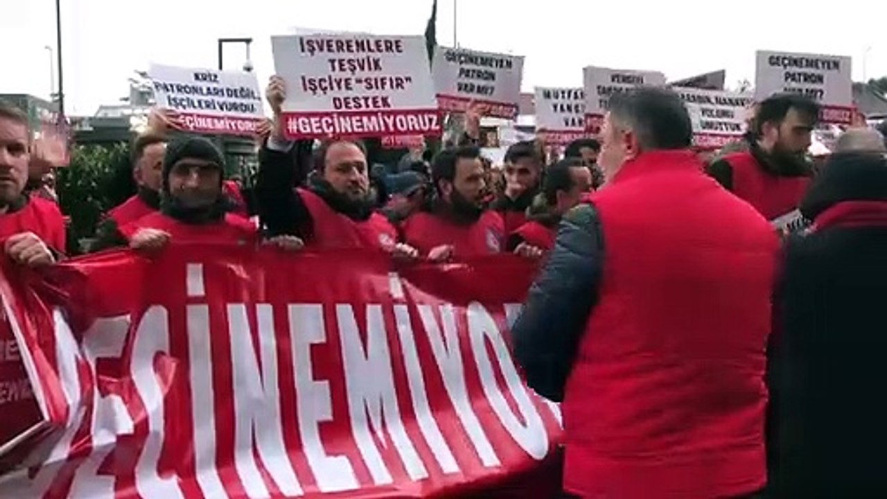 İşçiler MESS önünde: İnsanca çalışma koşulları...