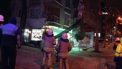 Avcılar'da korkutan görüntü: Şiddetli rüzgar nedeniyle kopan iskele böyle sallandı