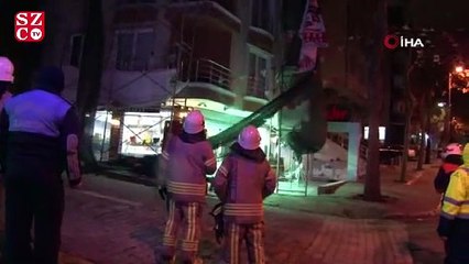 Avcılar'da şiddetli rüzgarda iskele koptu