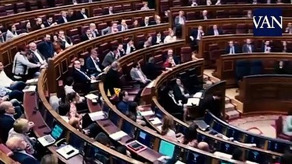 El diputado de ERC Jordi Salvador escupe al ministro Josep Borrell