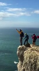 Deportista se lanza al vacío desde un acantilado y muere porque le falla el paracaídas