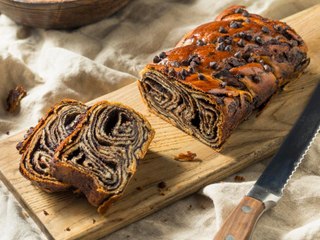 Discover Babka: The Delicious Swirled Pastry & How to Make It 🍫