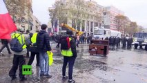 Así reprimen en París las protestas contra el alza de precios del combustible