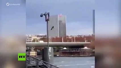 (VIDEO): El Ejército neutraliza a hombres armados con una 'patineta voladora'