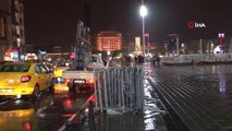 Yılbaşı öncesi Taksim Meydanı'na polis bariyerleri getirildi