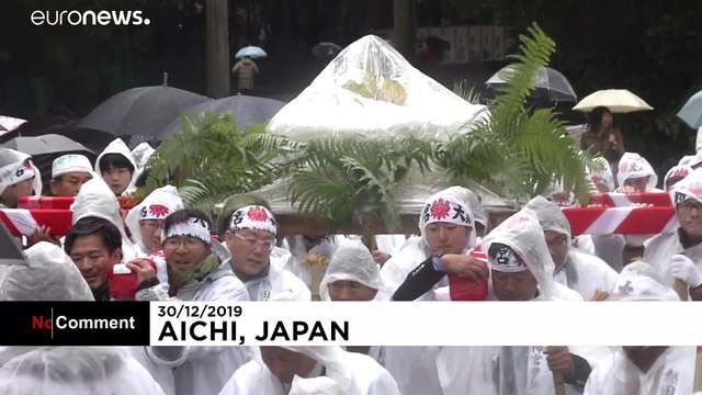Dans un sanctuaire japonais, des gâteaux de riz offerts pour assurer une bonne récolte