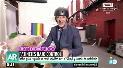 Tragedia a punto de caramelo con esta ridícula entrada en patinete de Joaquín Prat en Telecinco