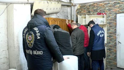 Gaziosmanpaşa'da ürettikleri sahte alkolü el ilanlarıyla satan 3 kişi gözaltına alındı