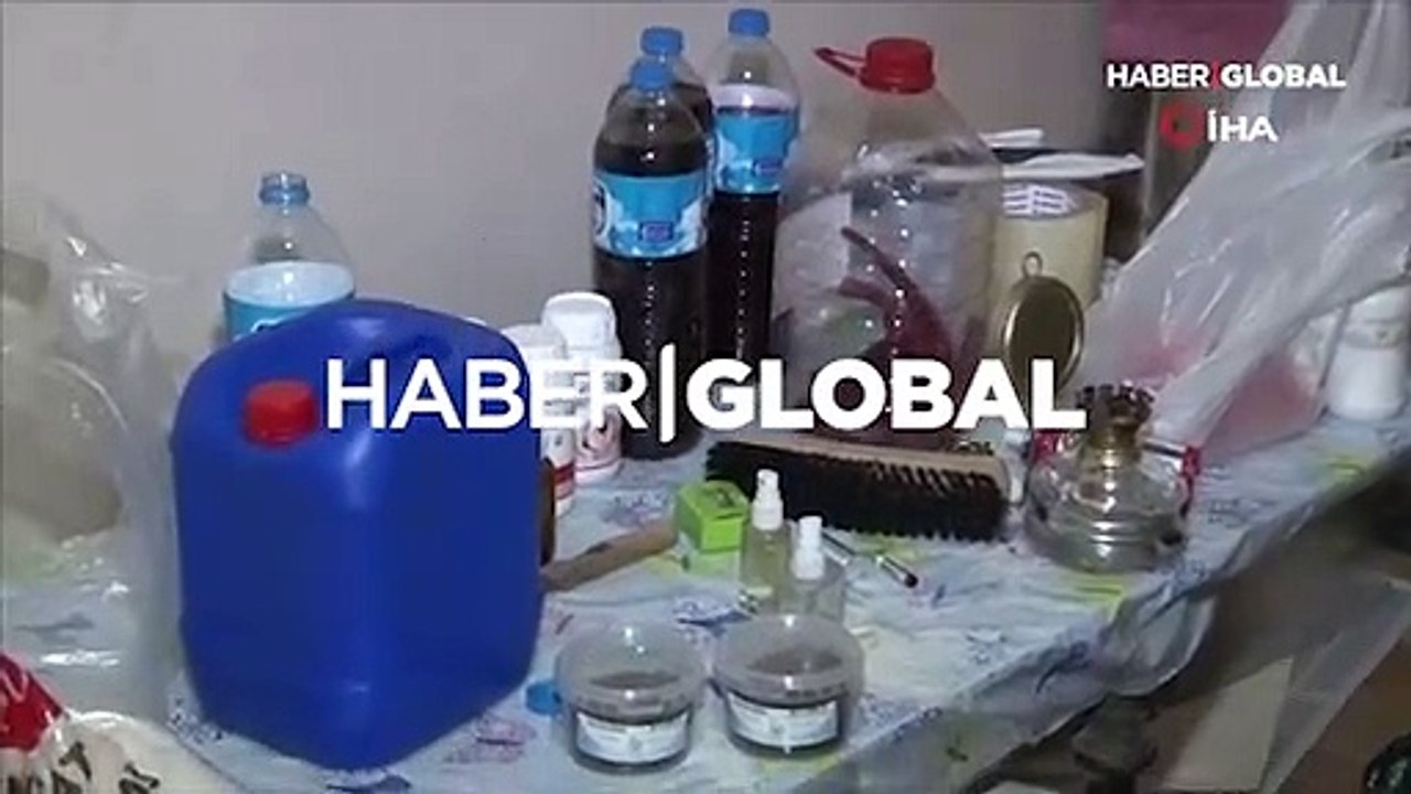 Sahte içki üretilen eve baskın! Broşürde dikkat çeken yazı