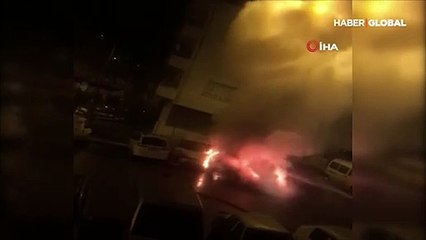 Yanan otomobilden canlarını son anda kurtardılar