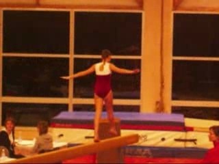 La compétition de gym de petite chouvignakeuse Justine