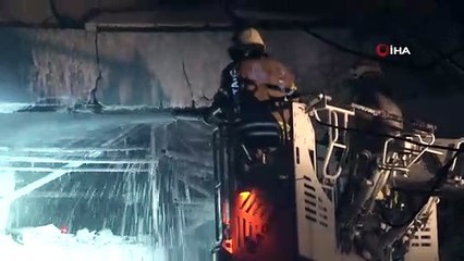 Zeytinburnu'da Dokuma Fabrikasında Çıkan Yangın 4 Saat Sonra Kontrol Altına Alındı