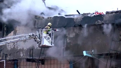 Zeytinburnu'nda dokuma fabrikasındaki yangın 4 saatte kontrol altına alındı
