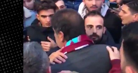 Ünal Karaman'dan havalimanında taraftarlara duygusal veda