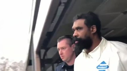 La Policía de Nueva York muestra imágenes de la detención del atacante a la residencia de un rabino