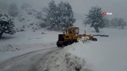 Mersin'in yüksek kesimlerinde karla mücadele sürüyor