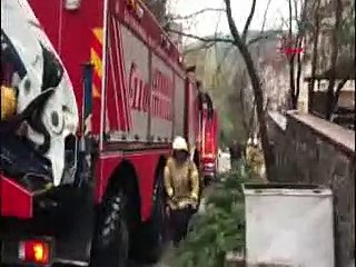 Kartal'da istinat duvarı çöktü
