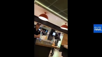 [EZT LÁTTAD?] Felvételen, ahogy két maszkos ember kirabol egy McDonald's-ot