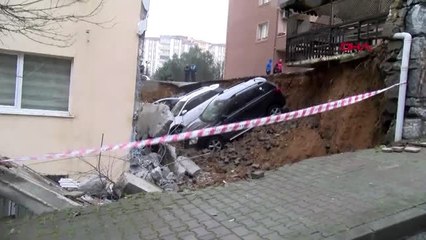 Kartal'da istinat duvarı çöktü