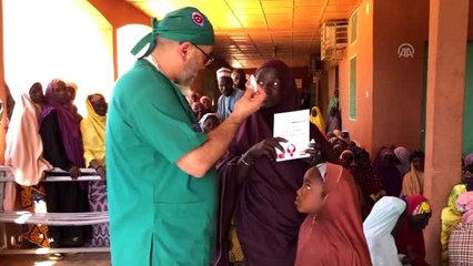 Nijerli mavi gözlü Rukiye ilaç bulamazsa 6 ay sonra kör olabilir