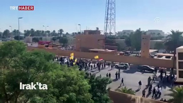 Haşdi Şabi taraftarları ABD'nin Bağdat Büyükelçiliğini ateşe verdi