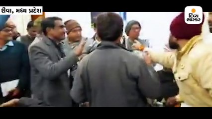 શિક્ષણ મંત્રીએ કાર્યકર્તાને લાત અને ધક્કા મારીને રૂમની બહાર કાઢ્યો