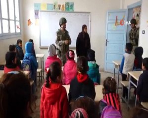 Suriyeli çocuklar okullarına geri dönmenin sevincini yaşıyor