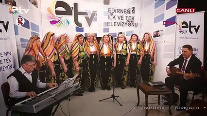 Türkü söylerken canlı yayında bayıldı