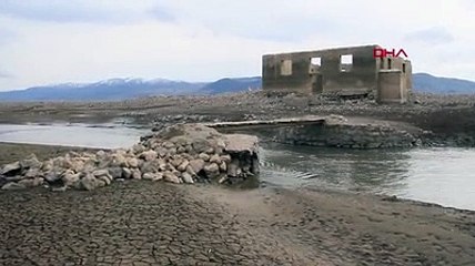Baraj suları çekildi, tarihi cami ortaya çıktı