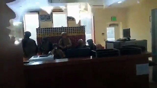 Irak'ta gergin anlar: Haşdi Şabi destekçileri ABD elçiliğine girmeye çalıştı