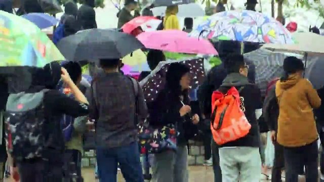 Hong Kong’da yağmurlu gösteri