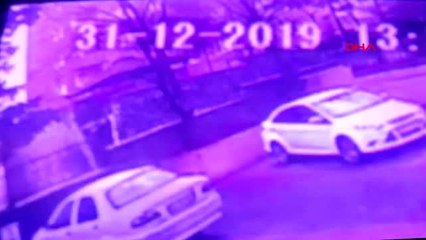 Kartal'daki istinat duvarının yıkılma anı kamerada