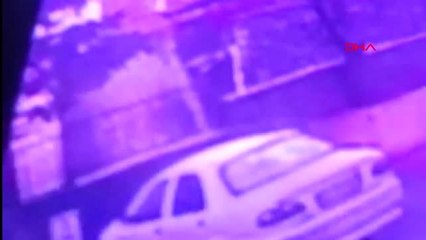 Kartal'da istinat duvarının çökme anı kamerada