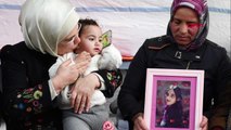 Emine erdoğan hdp önündeki anneleri ziyaret etti-3