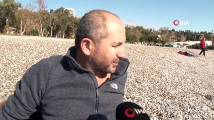 Antalya'da yılın son gününde karlı dağların eteğinde deniz keyfi