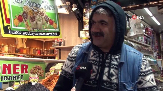 Yeni yıla saatler kala alışveriş hareketliliği sürüyor