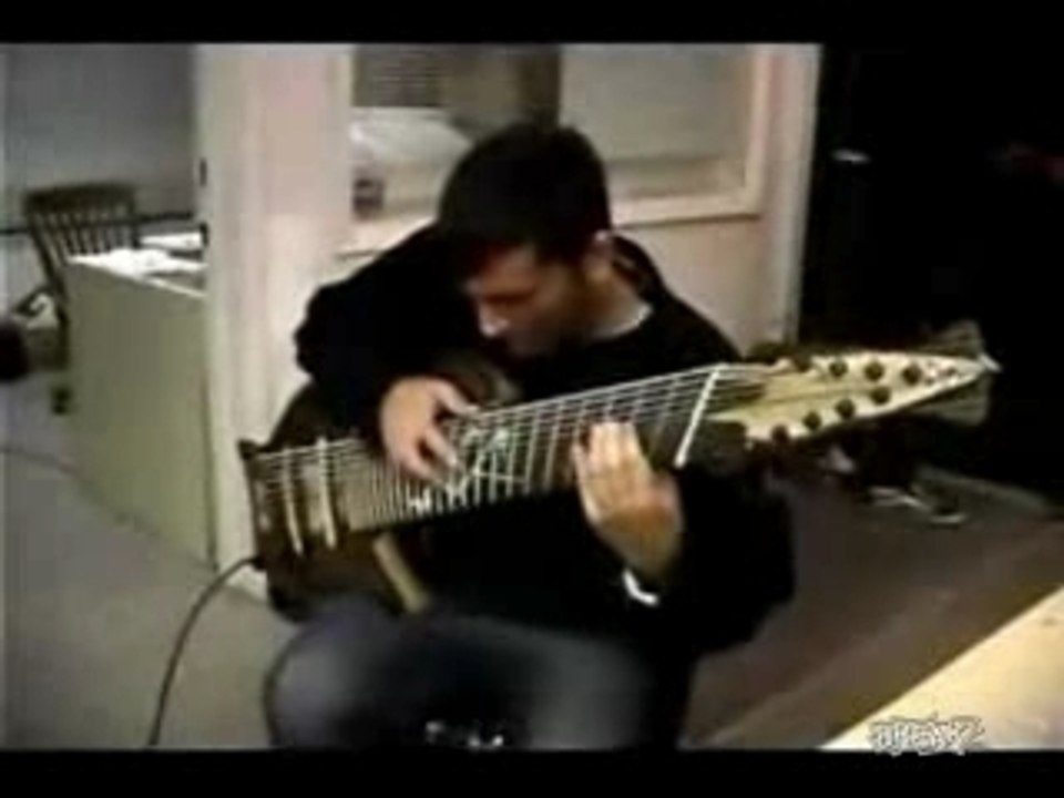 mario a la guitare