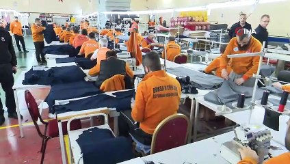 Mahkûmlar üretiyor, çocuklar seviniyor