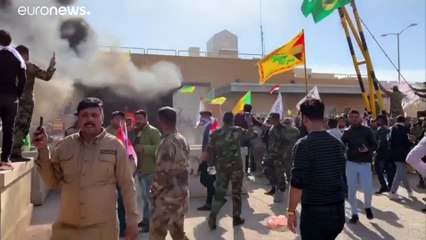 Iraq, manifestanti assaltano ambiasciata Usa: in fuga il personale