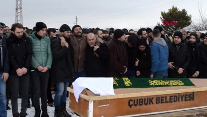 Ankara genç kadın, 2 aylık bebeğinin yanında bıçaklanarak öldürüldü