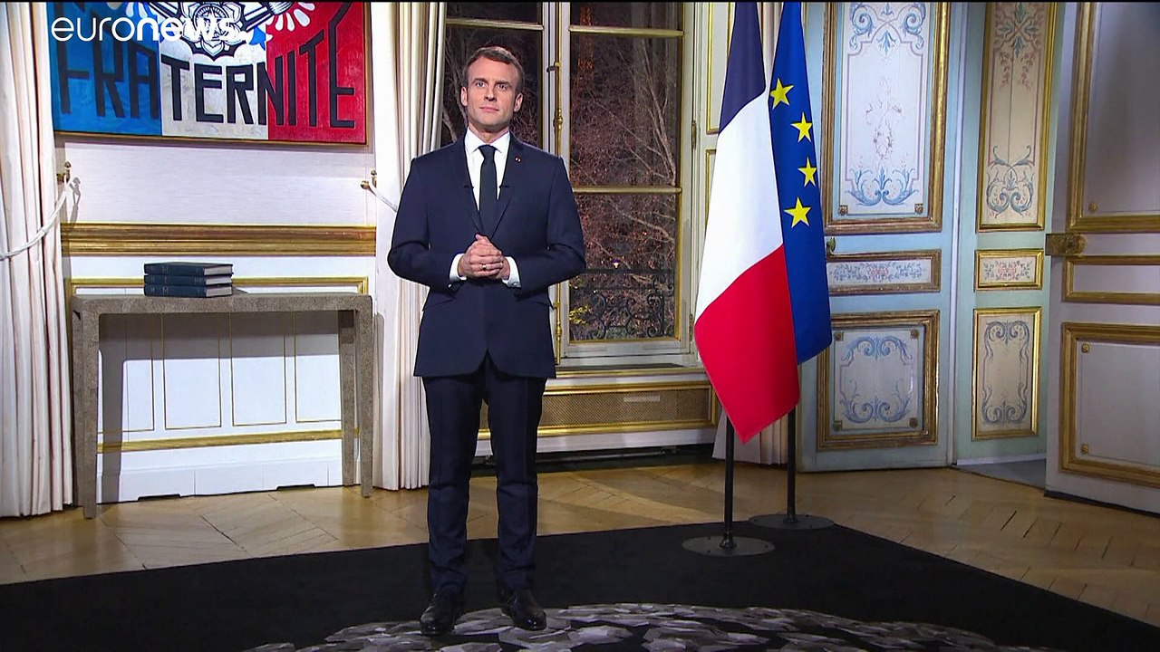 Macron spricht zu wütendem Volk