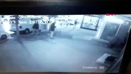 Download Video: İzmir'in torbalı ilçesinde çifte cinayetin sanığının, doktor gülcemal'i atm'ye getirip para...