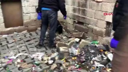 Şanlıurfa metruk evin duvarında uyuşturucu hap ele geçirildi