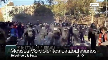 Primeras cargas de Mossos contra despreciables violentos encapuchados