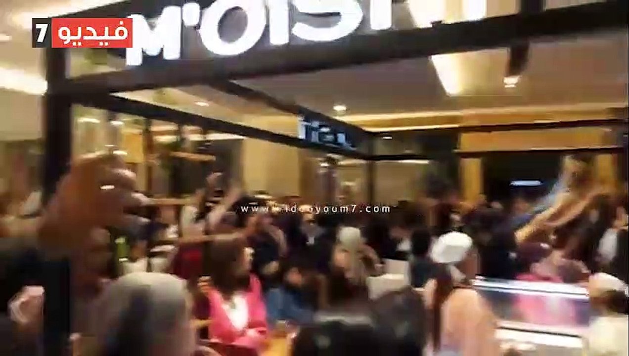 زحام شديد حول تامر حسنى قبل صعوده لإحياء حفله بأبوظبي