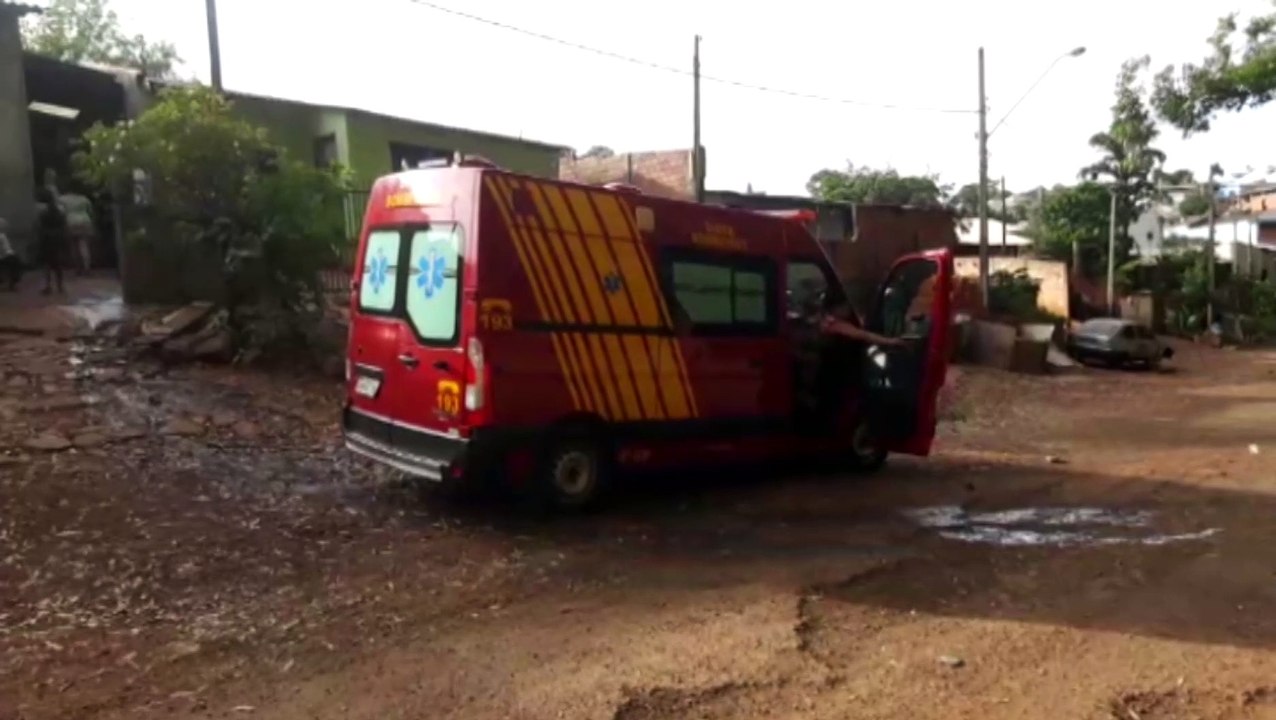 Adolescente sofre queimaduras de 1º e 2º grau nas pernas enquanto produzia sabão no XIV de Novembro