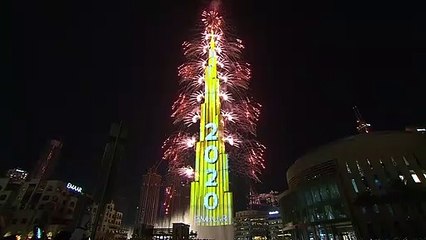 Show de luzes no prédio mais alto do mundo