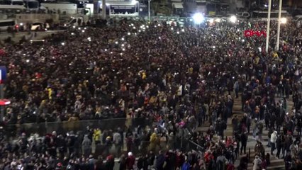Taksim'de yeni yıla böyle girdiler