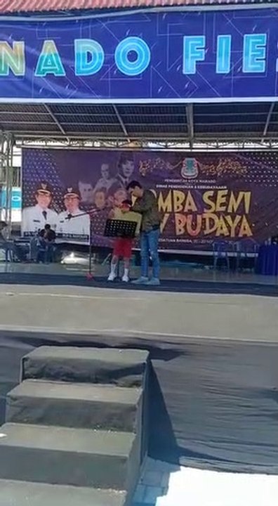 Baca Puisi