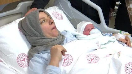 İstanbul Valisi Yerlikaya, 2020 yılının ilk bebeğini ziyaret etti